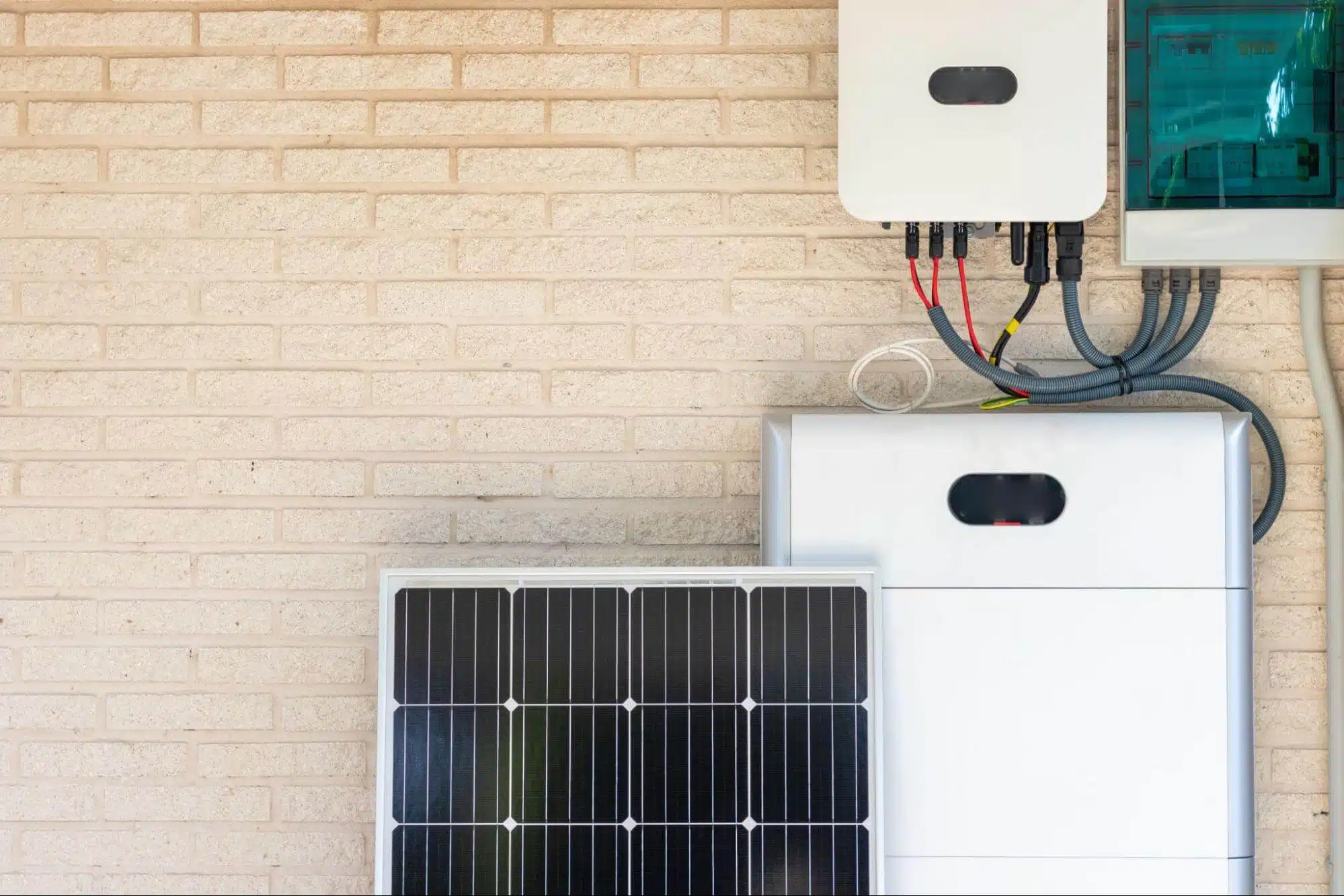 5 Benefits of a Home Battery